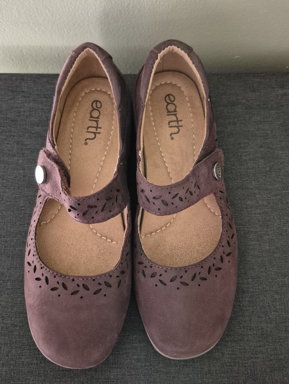 EUC Brown Leather Mary Jane Shoes, 6M